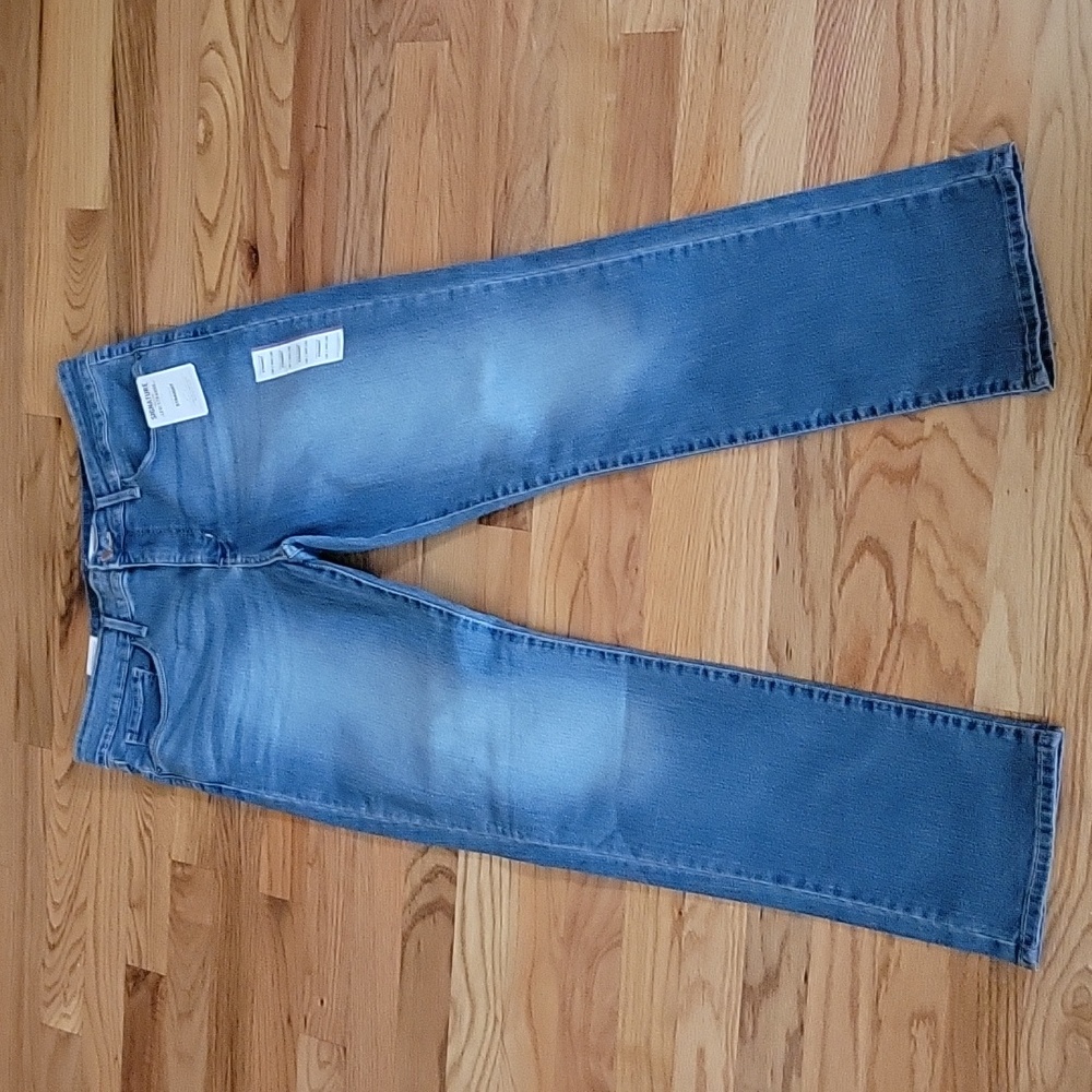 Levi signature jeans straight,  Size 31 x 30. NWT